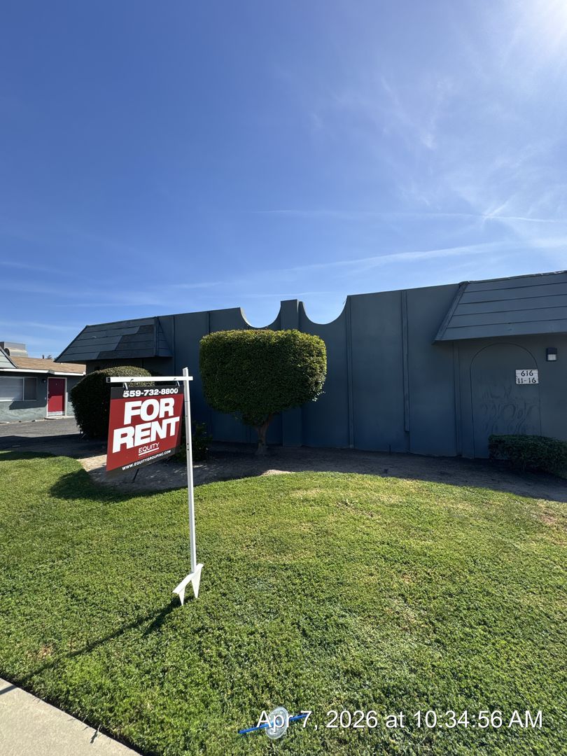 Tulare Apartment: 616-620 N Blackstone Avenue