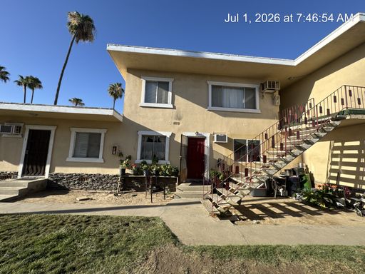 Upstairs unit available in Hanford!