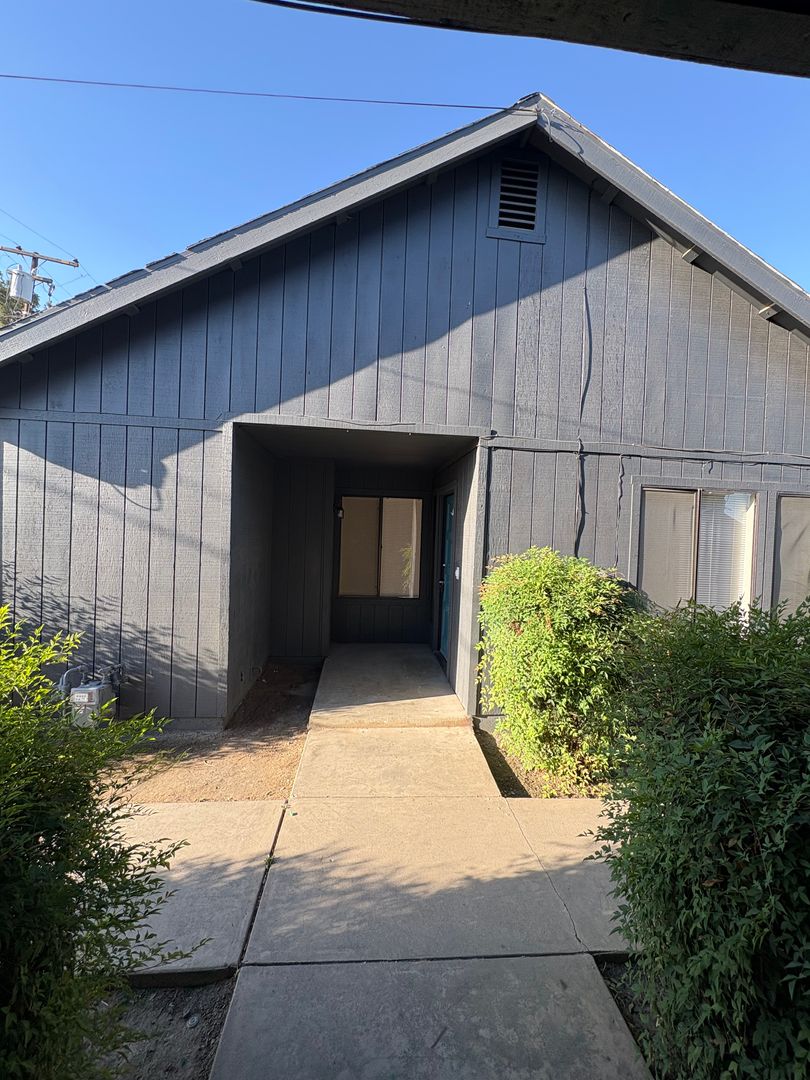 Visalia Apartment: 310 1/2 - 312 1/2 N Park Street