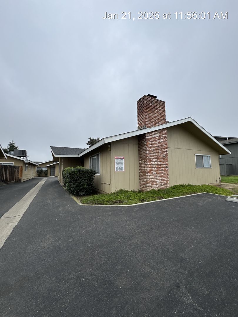 Visalia Apartment: 2732-2736 South Sallee Ct