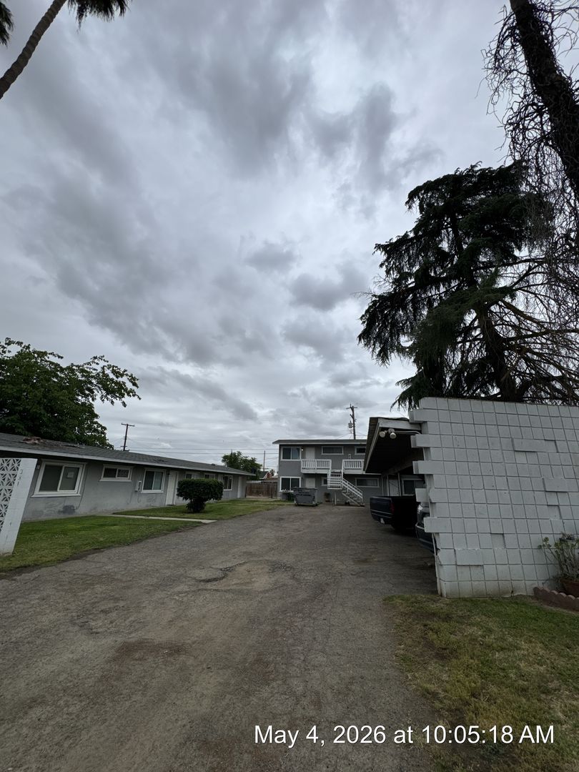 Hanford Apartment: 311, 321, 331 E Elm Street