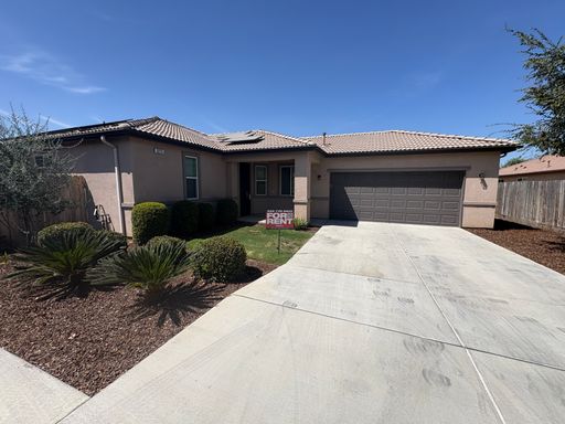 Beautiful home in a gated community Rent Ready! – photo 1