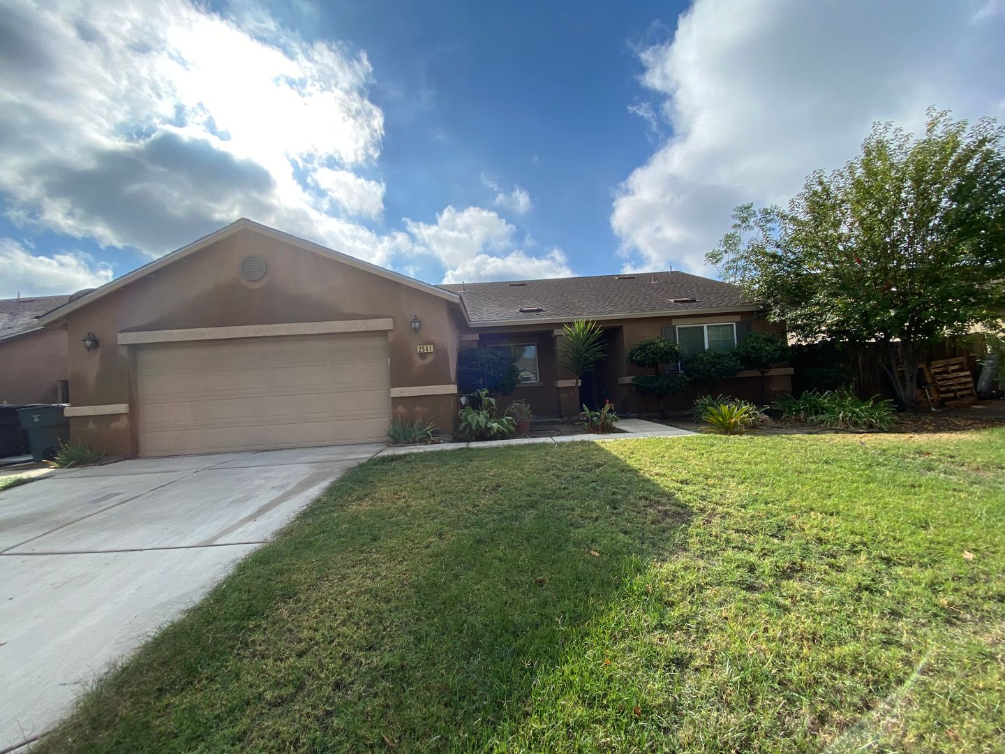 Visalia House: 2541 West Porter Ave