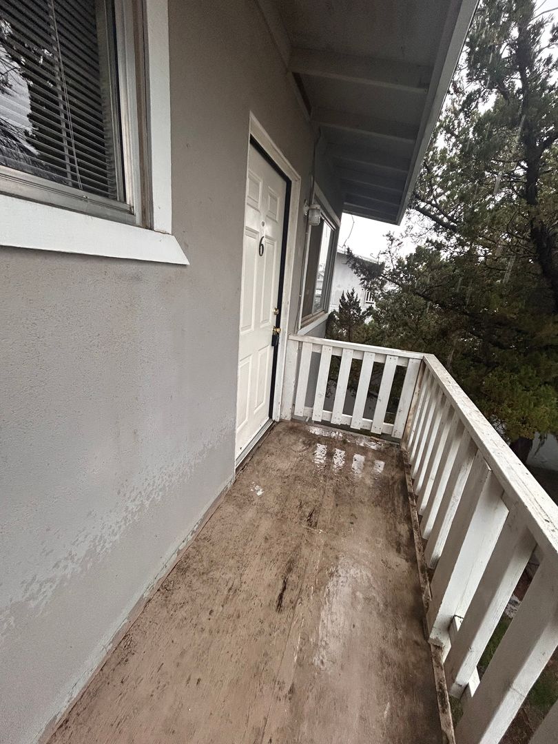 Hanford Apartment: 311, 321, 331 E Elm Street