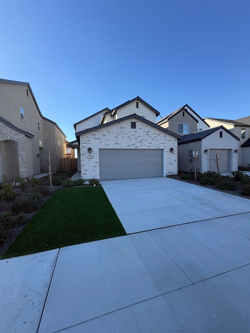 Visalia House: 30535 Delancy Road