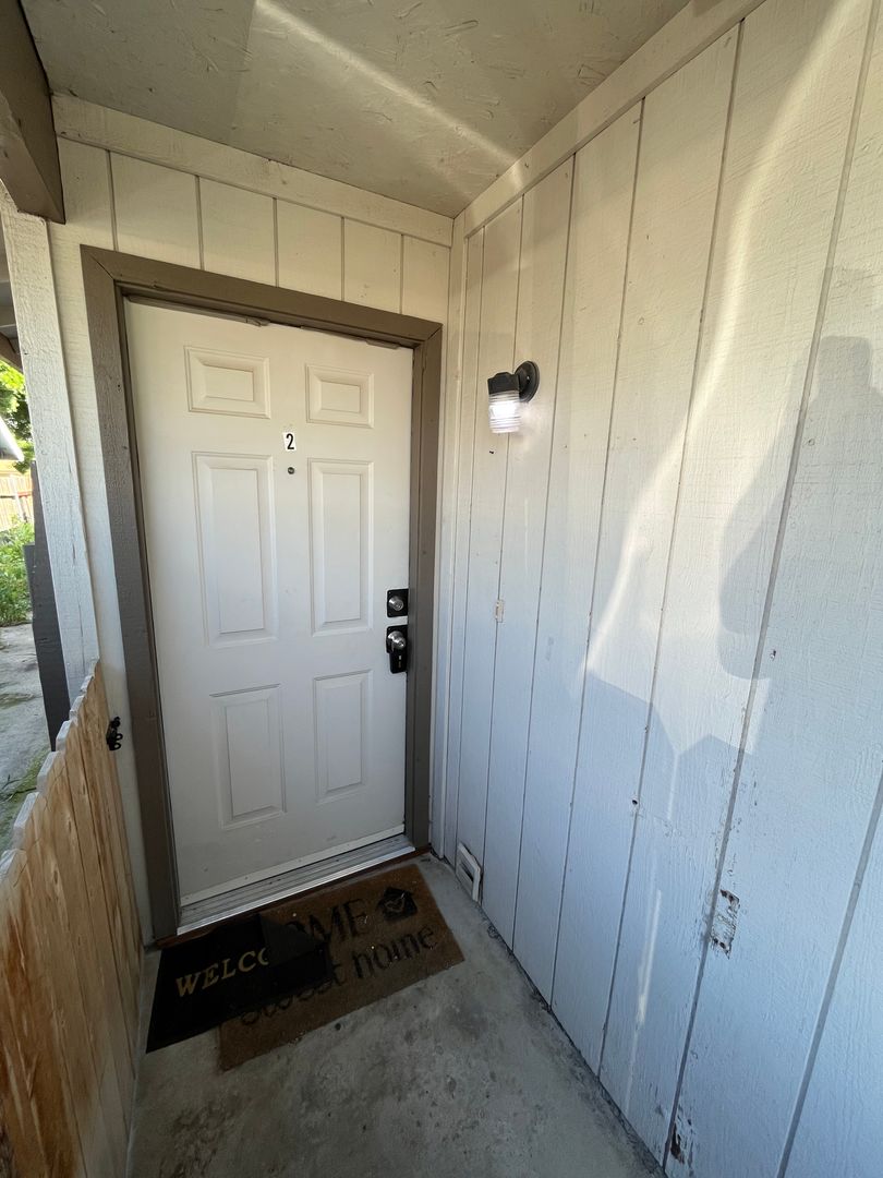 Porterville Apartment: 206 East Mill Avenue