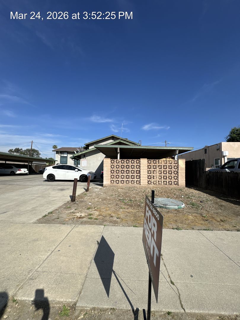 Visalia Apartment: 514 South Bridge St