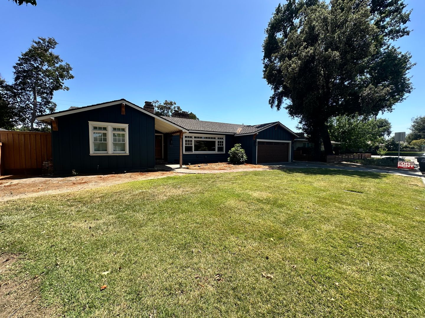 Visalia House: 1531 West Laurel Ave