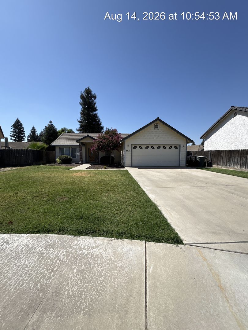 Visalia House: 3021 W Loyola Ct