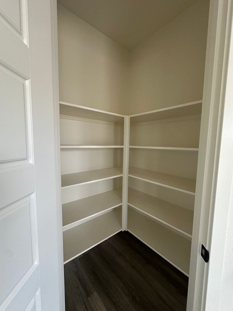 Visalia House: 6925 West Grove Ave