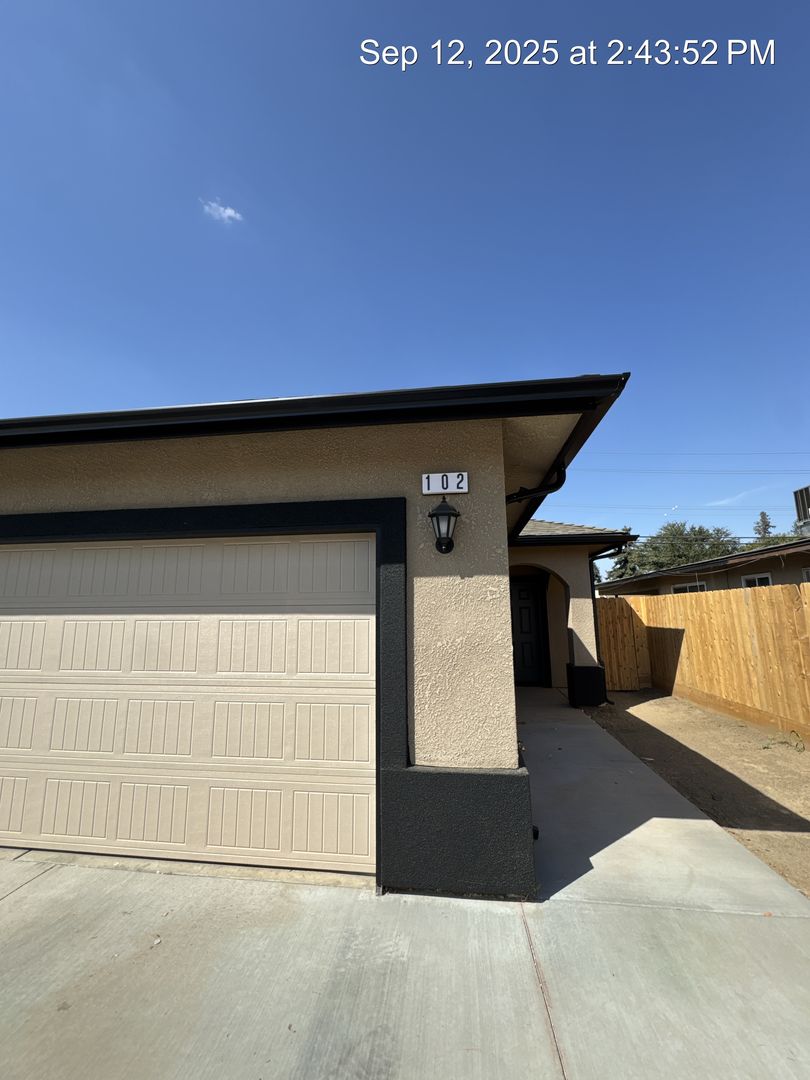 Visalia Apartment: 3624 S County Center #101-102