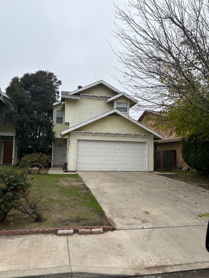 Visalia House: 2806 West Mission Ct