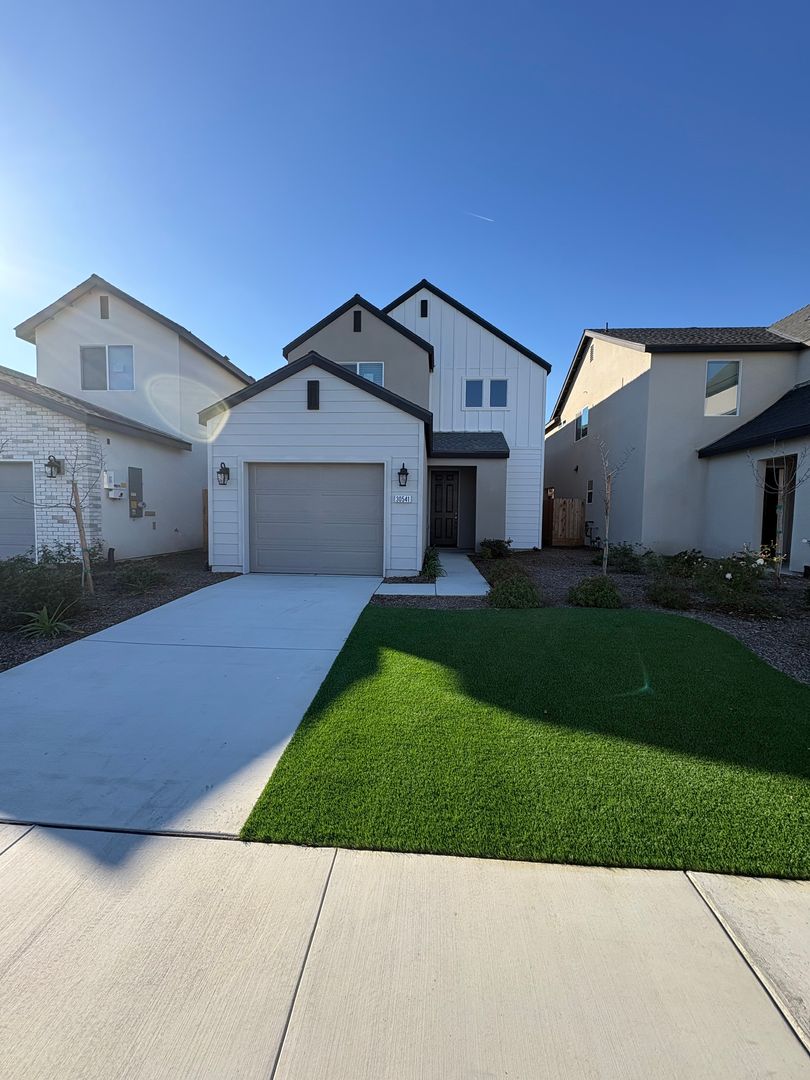 Visalia House: 30541 Delancy Road