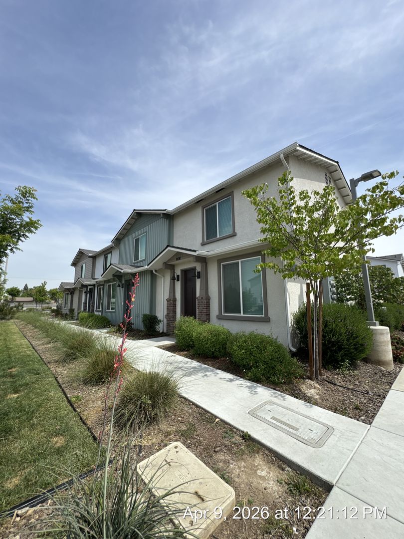 Visalia Apartment: 406 S Summit Street Unit 101-104