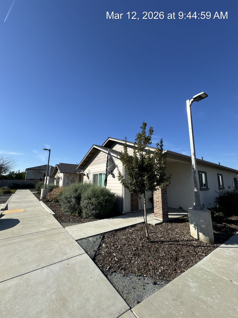 Visalia Apartment: 518 S Summit Street #101-103