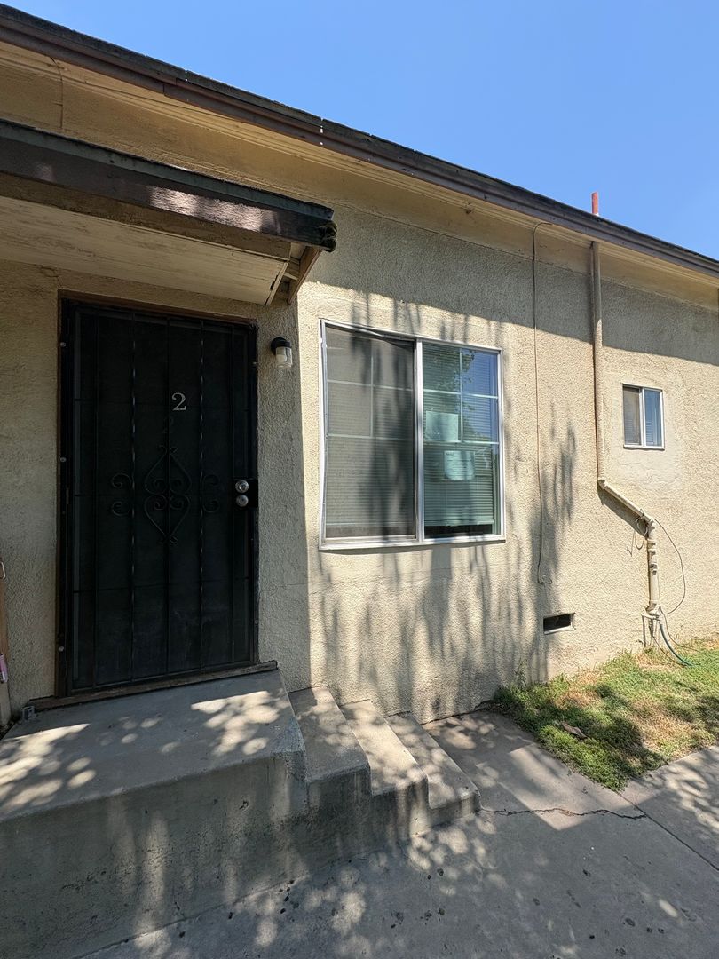 Tulare Apartment: 337 N. H Street  #1-4