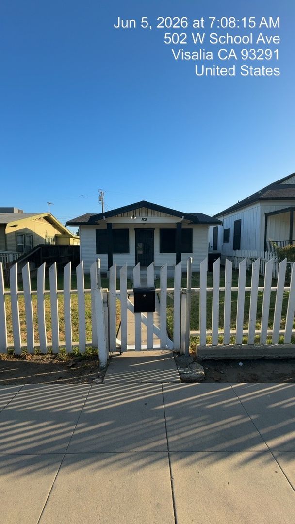 Visalia House: 502 West School St