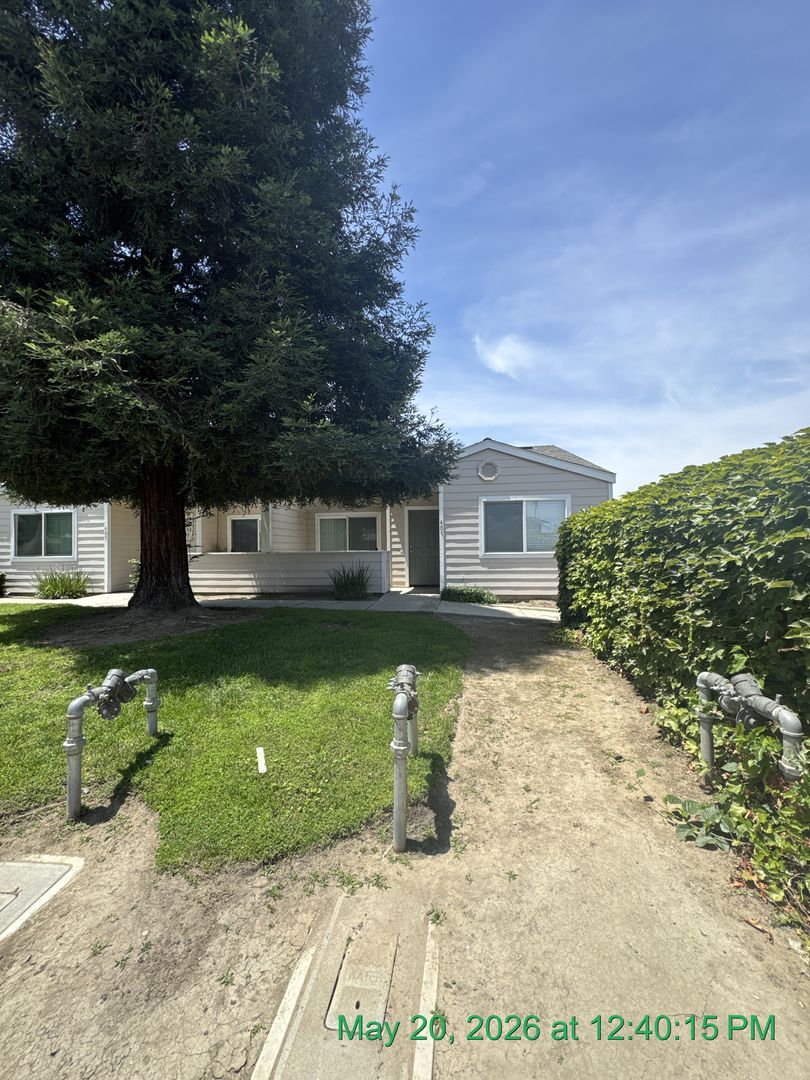 Visalia Apartment: 401-457 North Park Street