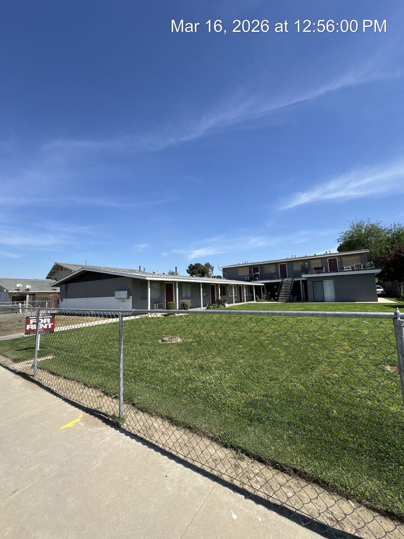 Tulare Apartment: 938 North A Street