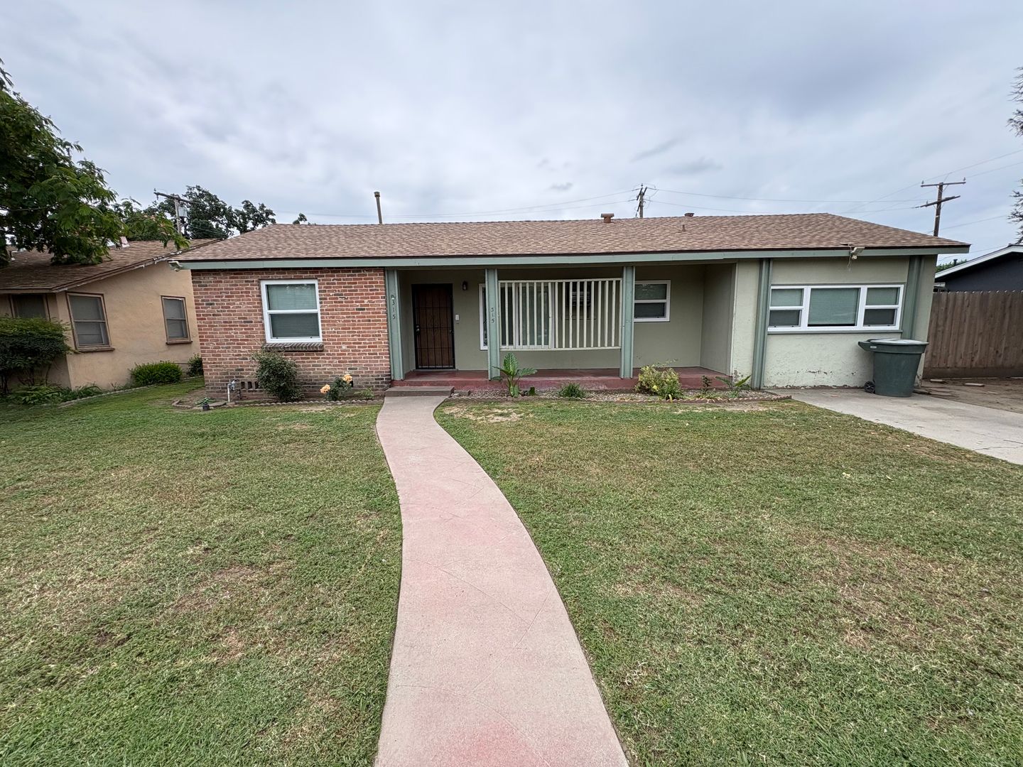 Visalia House: 315 West Kaweah Avenue