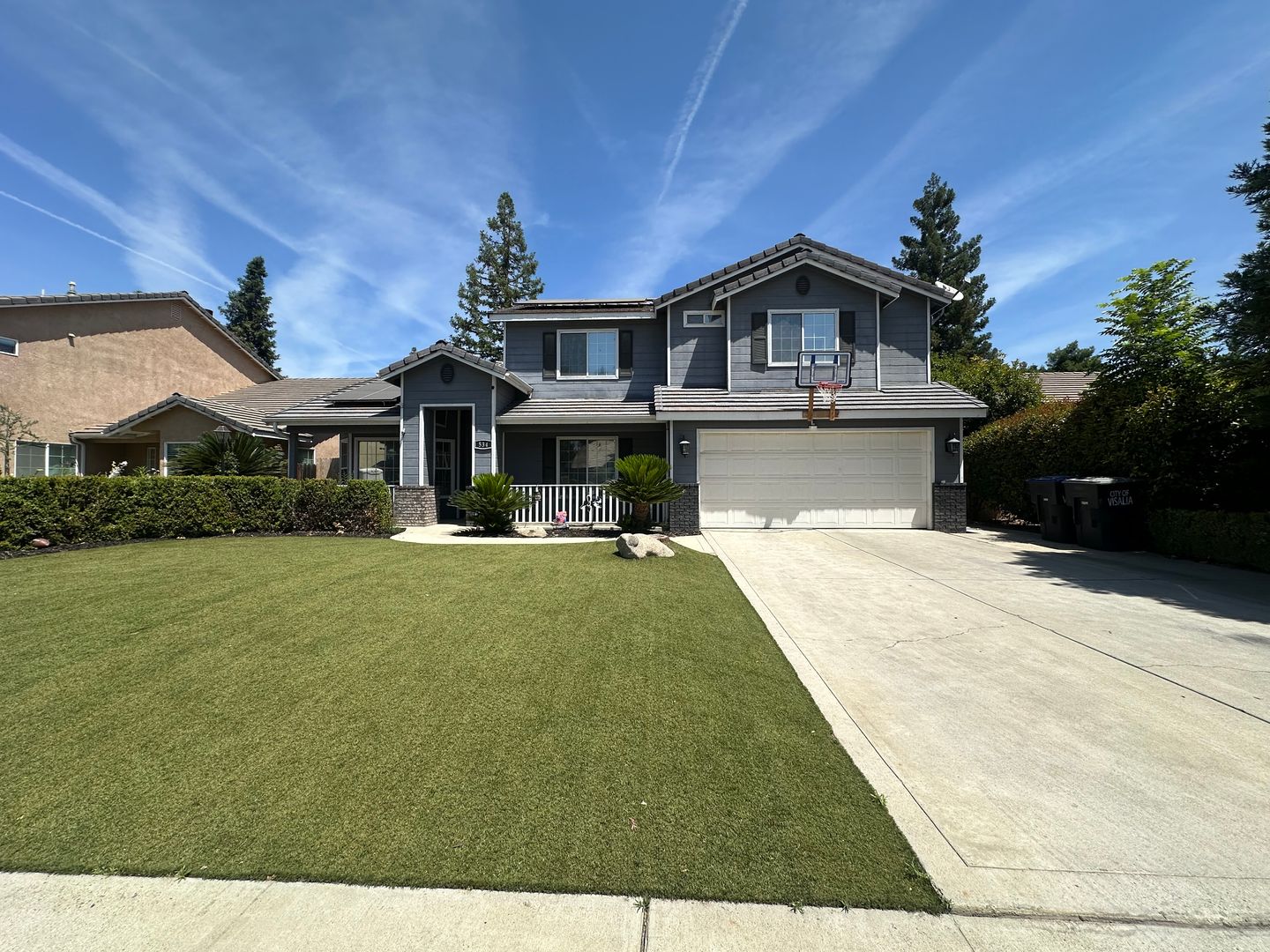 Visalia House: 534 West Russell Ave