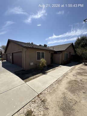 Hanford Apartment for Rent; Garage, backyard; laundry hook-ups!