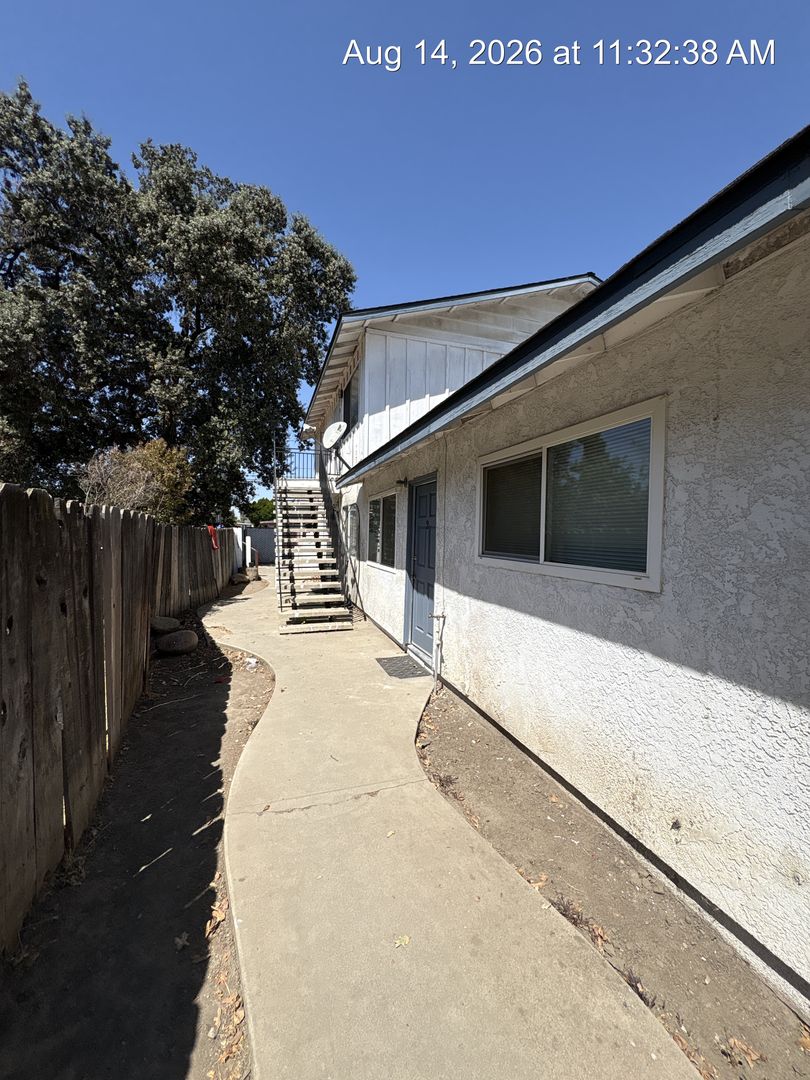 Visalia Apartment: 527 S Garden St
