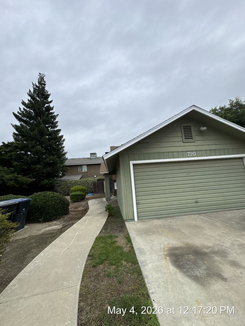 Visalia Apartment: 700-738 South Linwood / 4431-4445 West Myrtle/4430 West Cypress