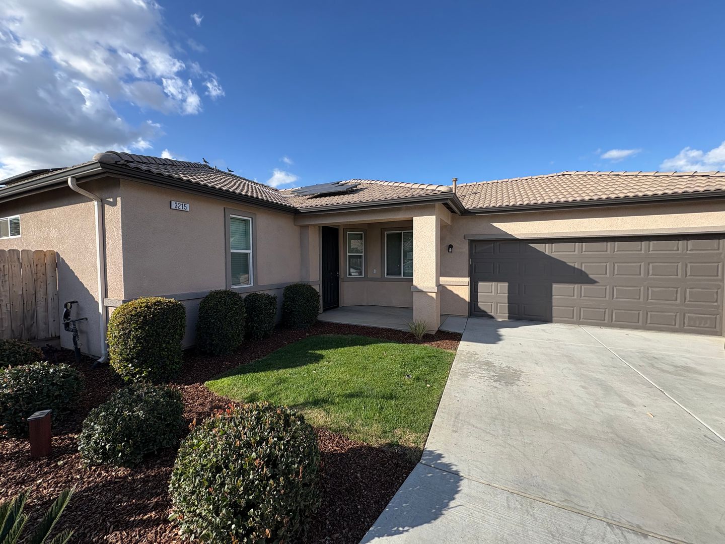 Visalia House: 3215 North Kent St