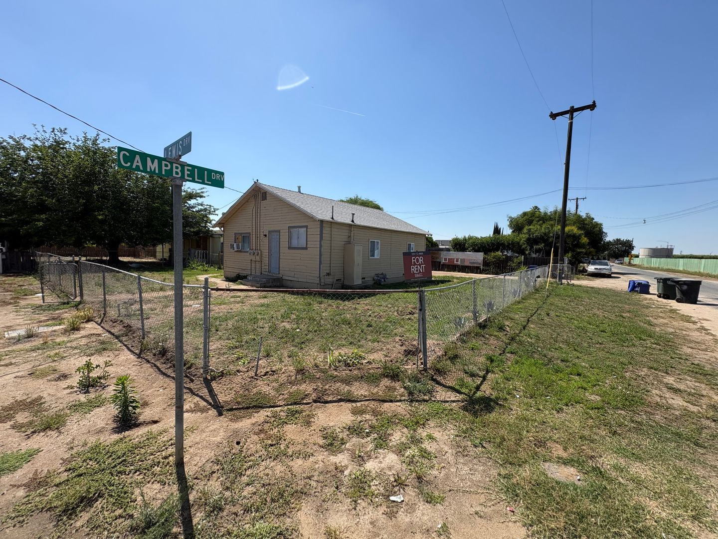 Dinuba Apartment: 10596 Lewis Dr