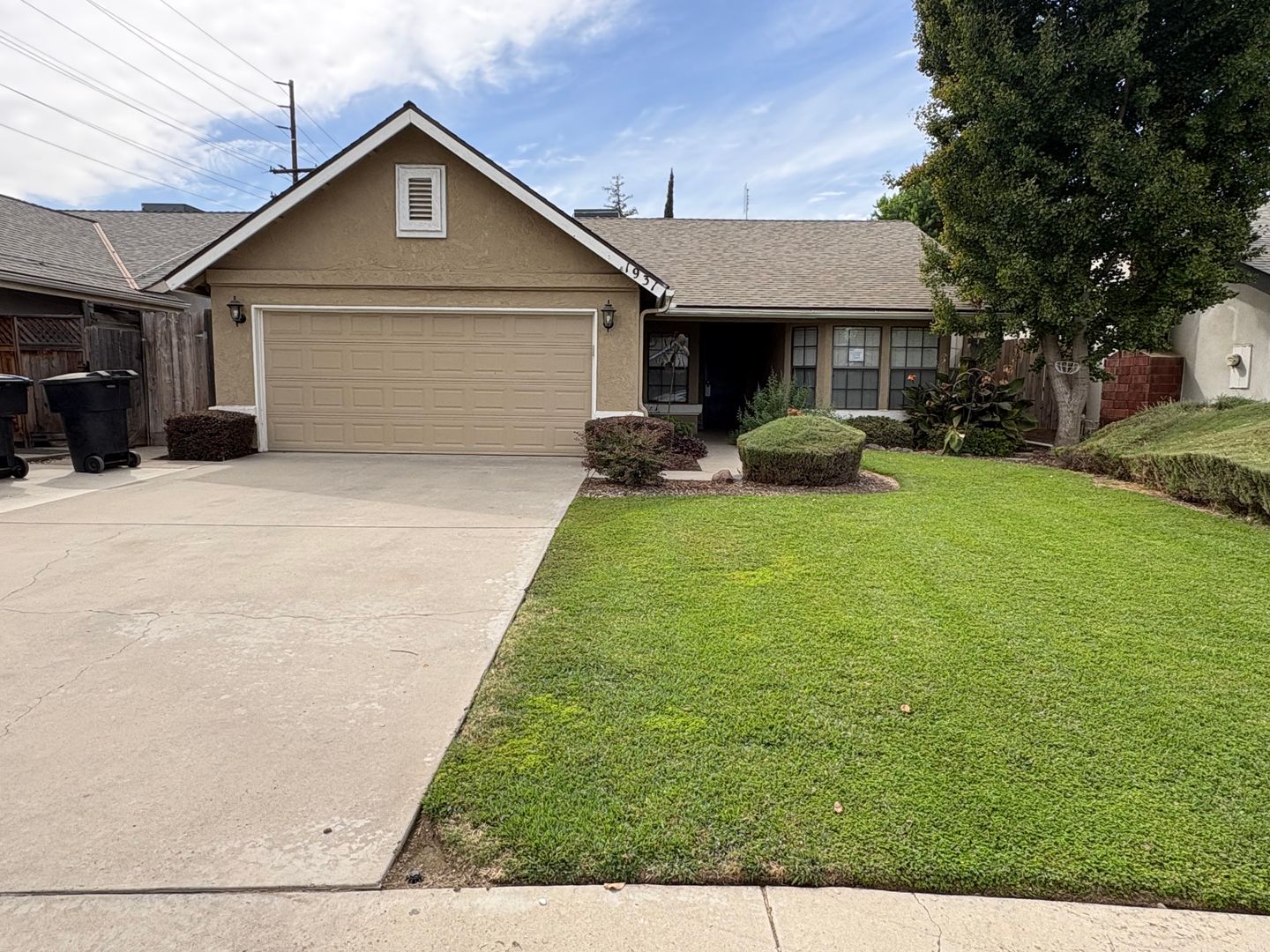 Visalia House: 1931 South Stevenson Ct