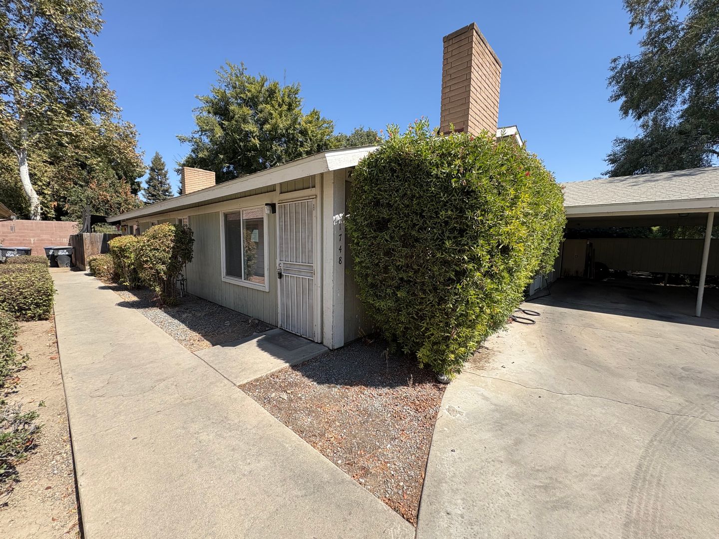 Visalia House: 1748 East Laura Avenue