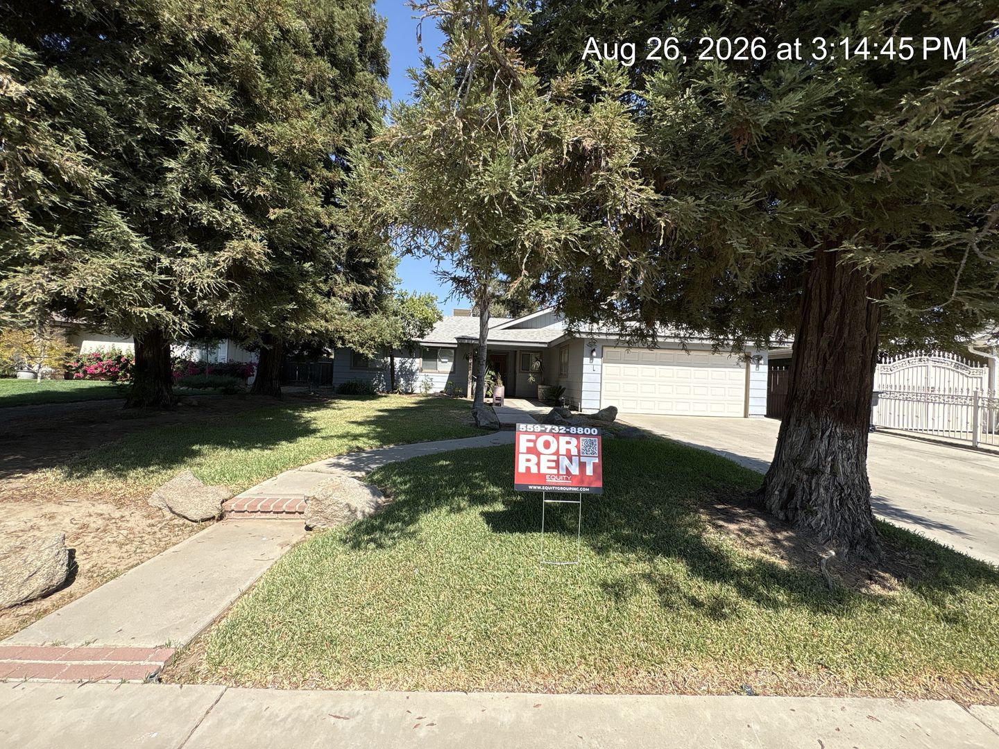 Visalia House: 2642 N Fairway St