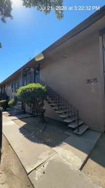 Move in Special!! Upstairs unit MOVE IN READY!! – photo 1