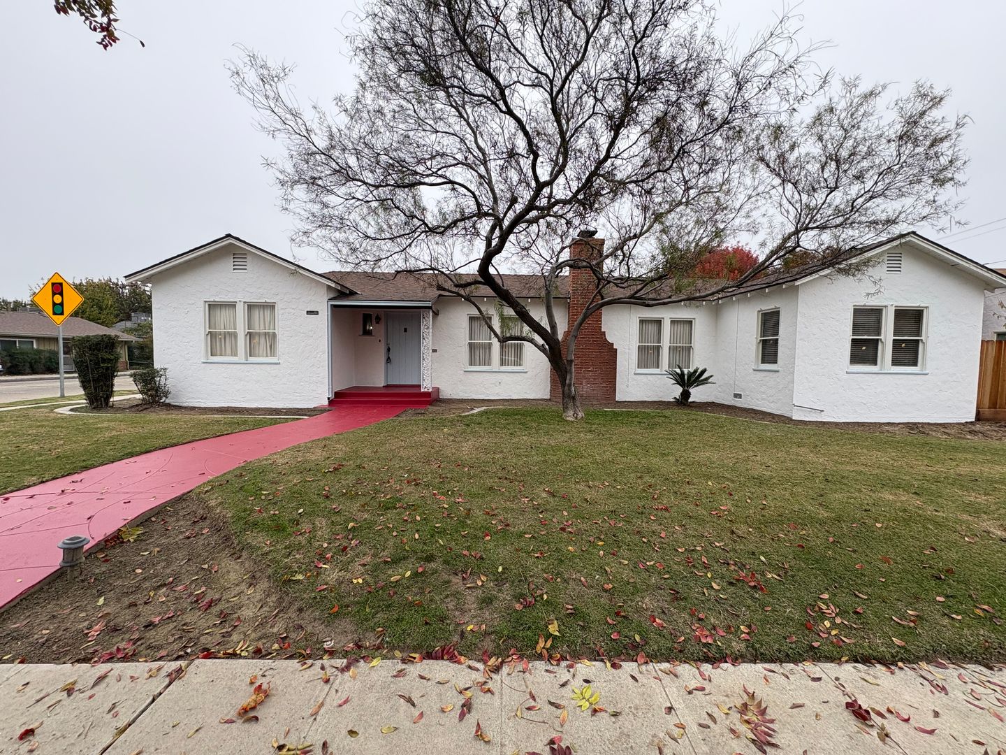 Kingsburg House: 1801 Riverside St