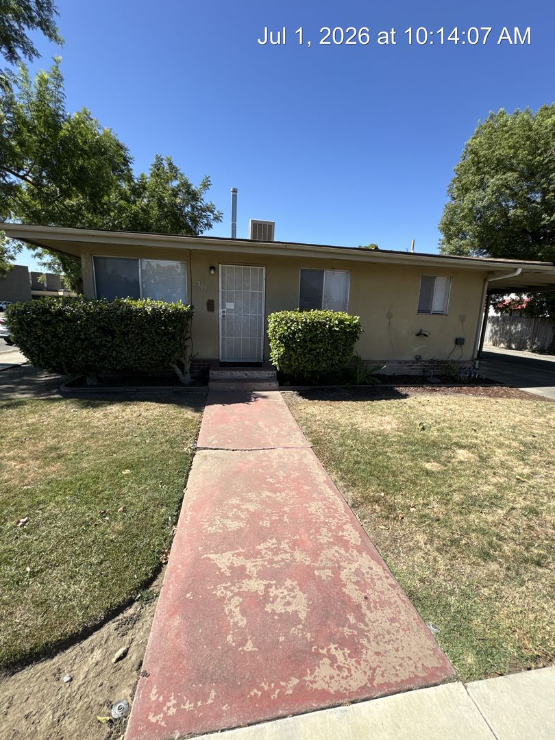Visalia Apartment: 425-31 North Encina Street/301 West Murray Avenue