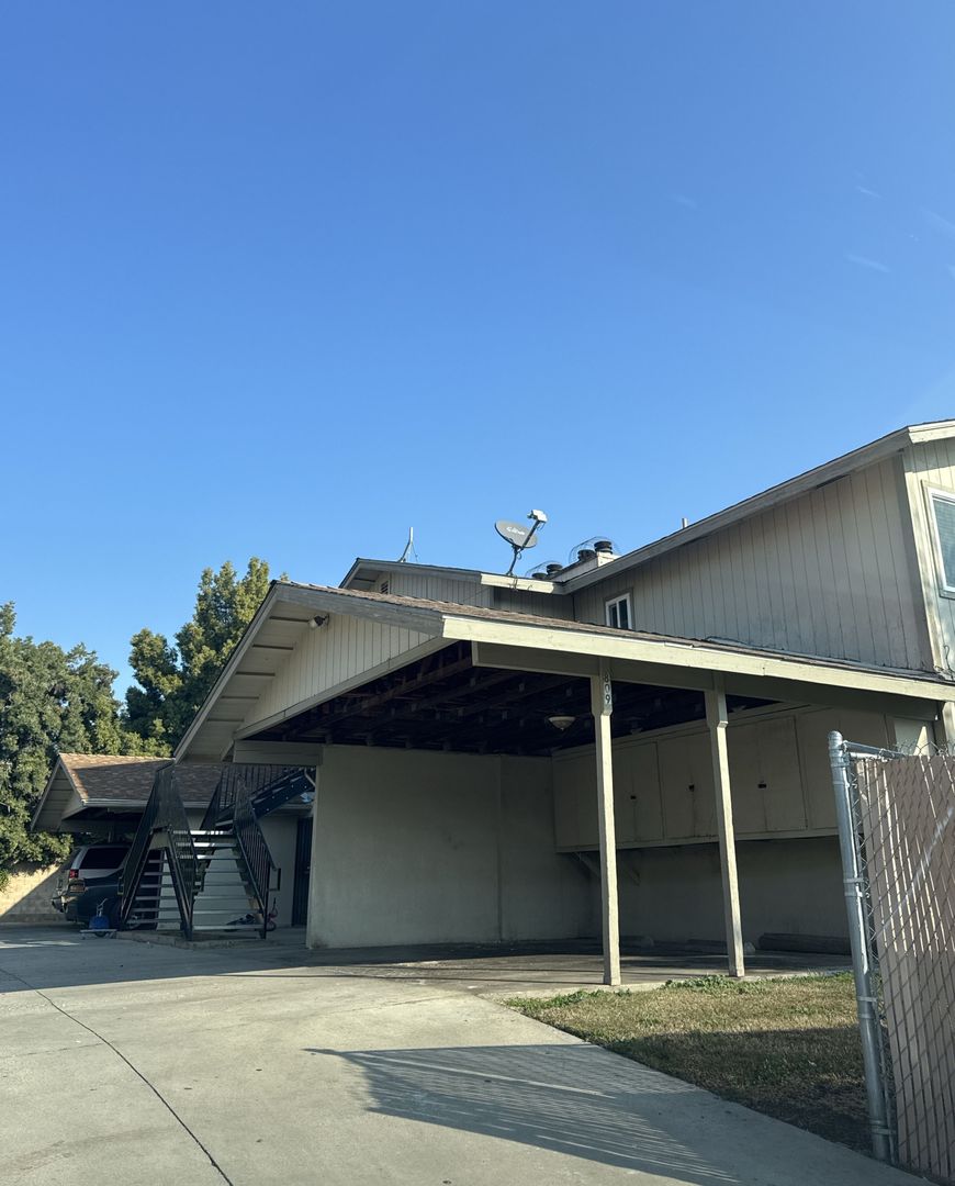 Exeter Apartment: 802-809 Monarch Circle