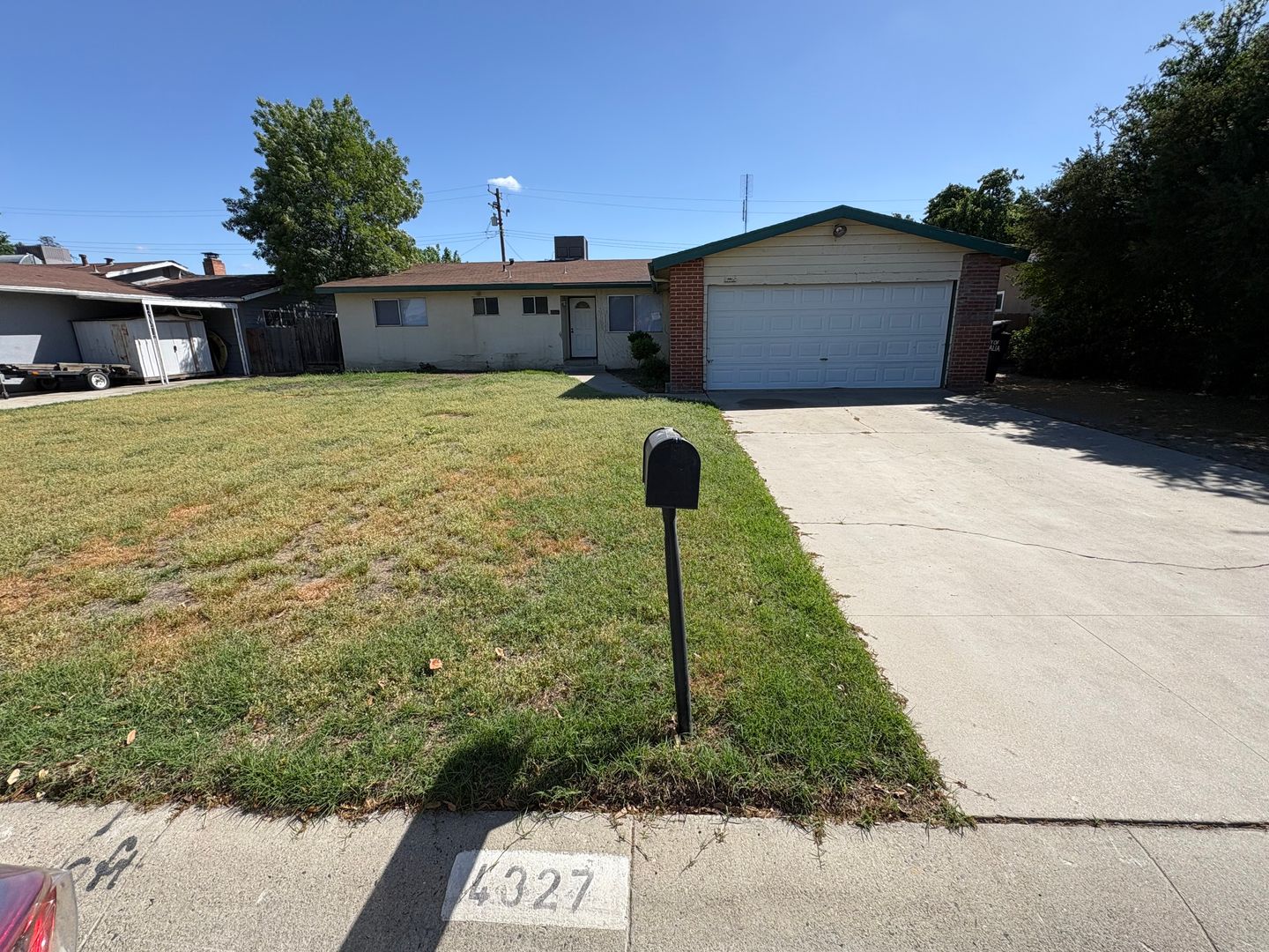 Visalia House: 4327 W. School Ave