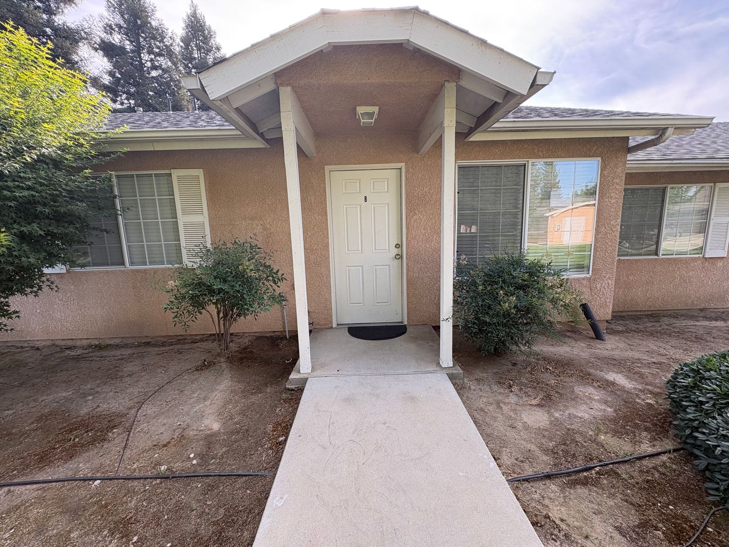 Kingsburg Apartment: 376 West Sierra Avenue