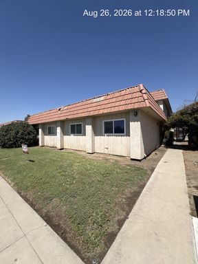 Downstairs apartment approaching Downtown Visalia Available Now!