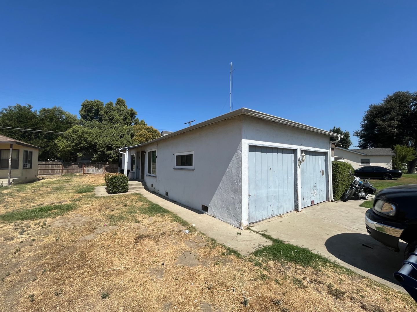 Tulare Apartment: 515-517 North M Street