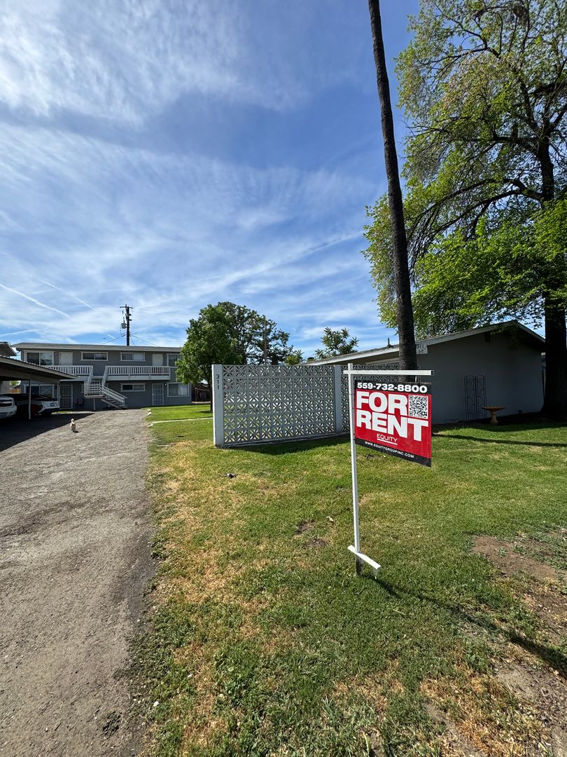 Hanford Apartment: 311, 321, 331 E Elm Street