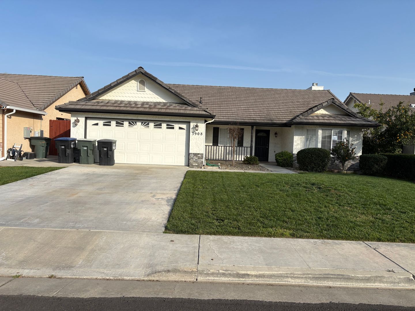 Visalia House: 3908 South Dans St
