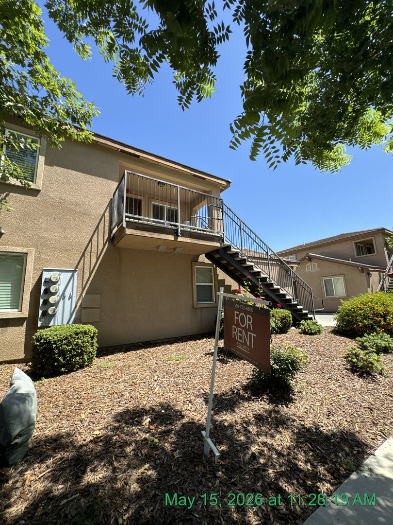 Visalia Apartment: 2220-2226 West Lark Avenue