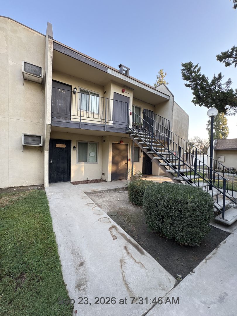 Visalia Apartment: 1300-1446 West Elowin Ave