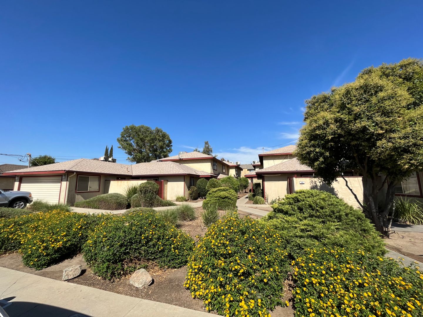 Porterville Apartment: 88-102 Henderson Ave & 826-852 Williford