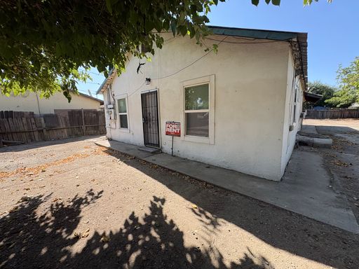 Front unit available in Orange Cove!