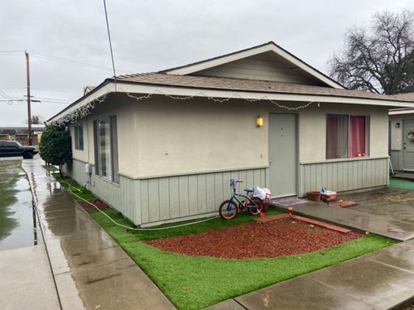 Visalia Apartment: 801 South Conyer St