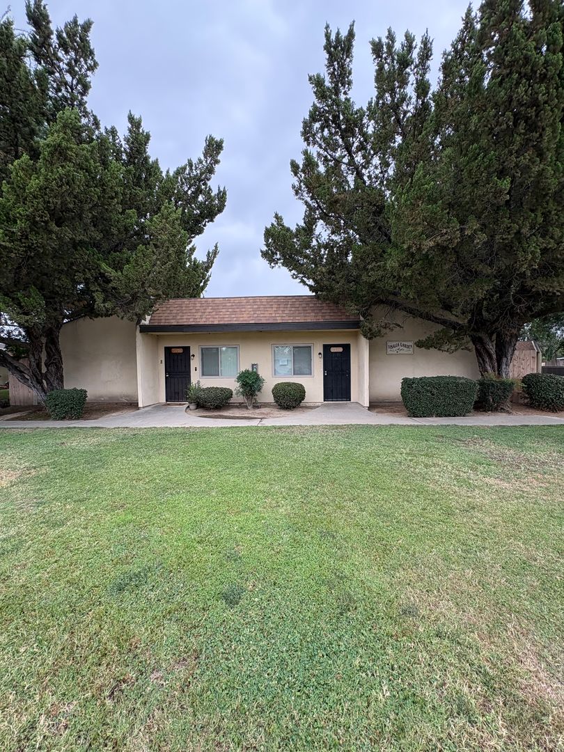 Visalia Apartment: 1300-1446 West Elowin Ave