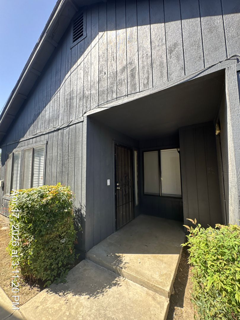 Visalia Apartment: 310 1/2 - 312 1/2 N Park Street